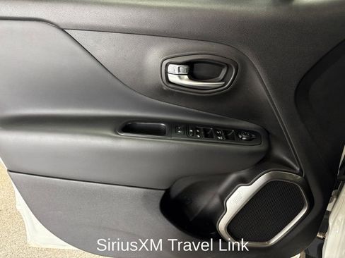 Used 2018 Jeep Renegade Limited w/ UConnect 8.4 Nav Group AWD/4WD image 10