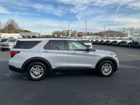 New 2026 Ford Explorer Active w/ Active Comfort Package image 4