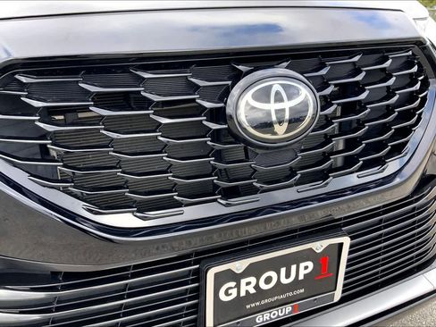 Used 2022 Toyota Highlander XSE image 29