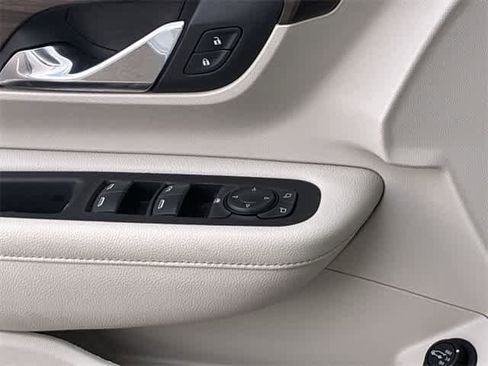 Used 2018 GMC Terrain Denali w/ Advanced Safety Package image 40