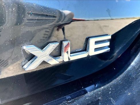 Used 2022 Toyota Highlander XLE AWD/4WD image 8