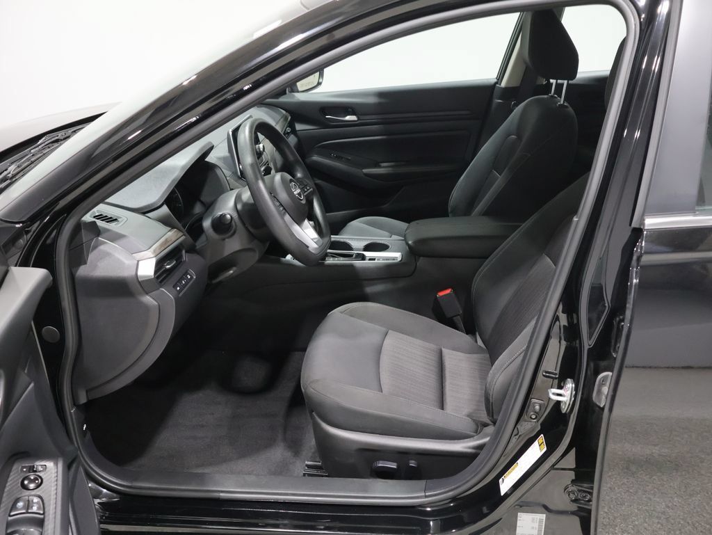 Used 2025 Nissan Altima 2.5 SV AWD/4WD image 9