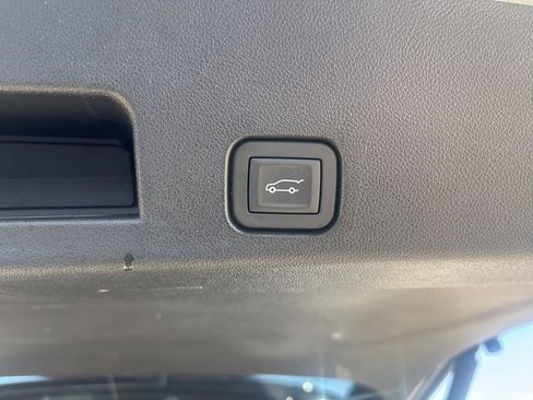 Used 2025 GMC Acadia Denali w/ Super Cruise Package image 11