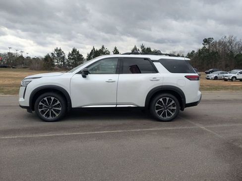 New 2026 Nissan Pathfinder Platinum w/ Cargo Package image 6