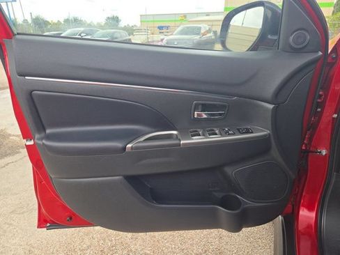 Used 2025 Mitsubishi Outlander Sport SE AWD/4WD image 13
