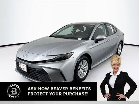 Certified 2025 Toyota Camry LE image 1