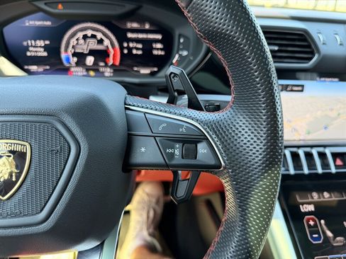 Used 2021 Lamborghini Urus AWD/4WD image 42