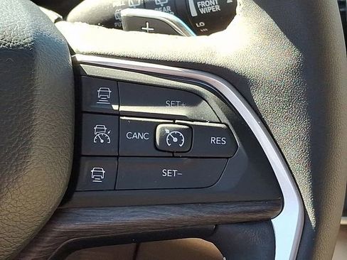 Used 2024 Jeep Grand Cherokee Limited image 24