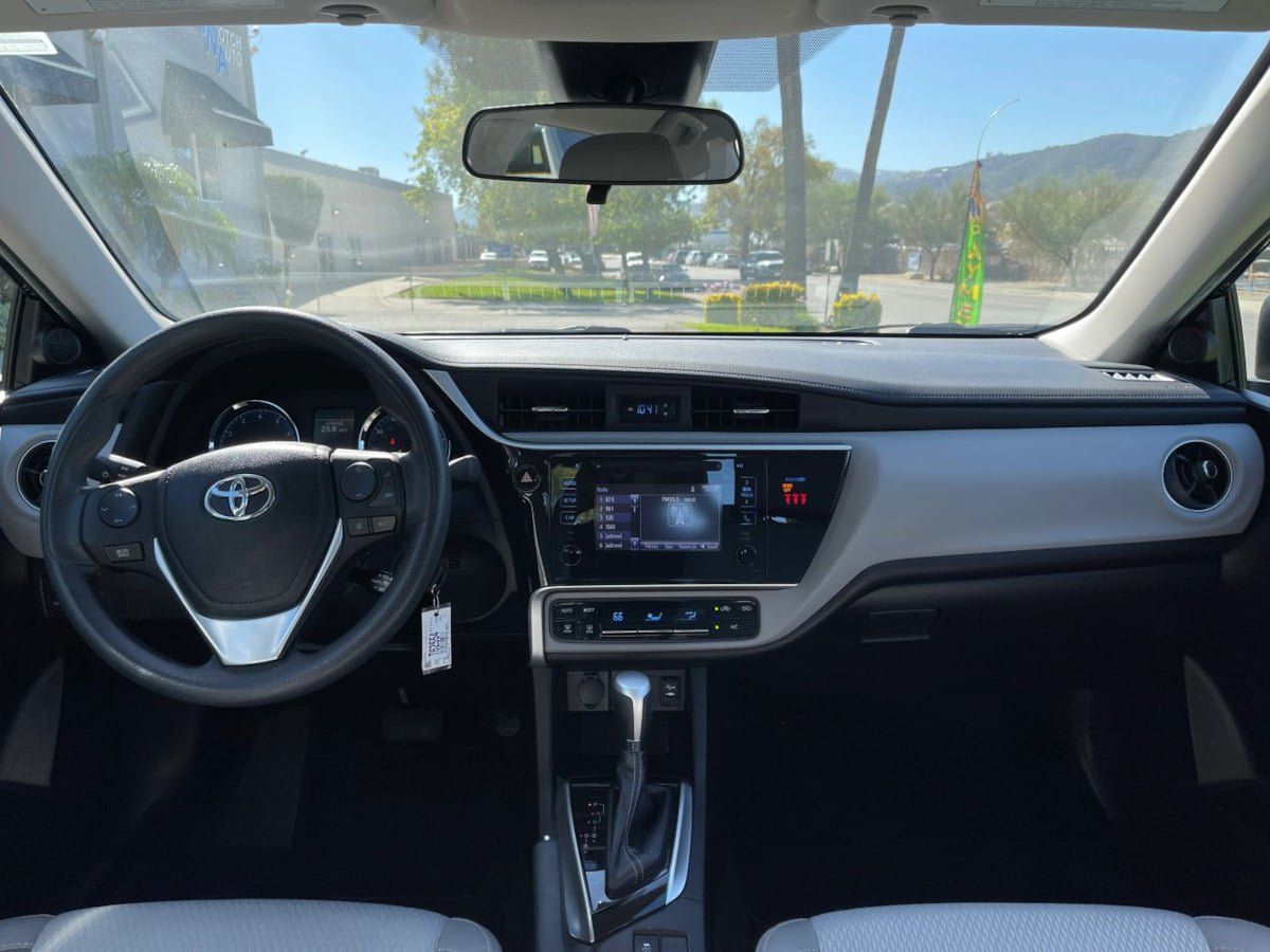 Used 2019 Toyota Corolla LE w/ Carpet Mat Package (TMS) FWD image 10