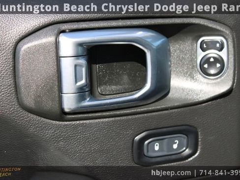Used 2023 Jeep Wrangler Unlimited Sahara image 12