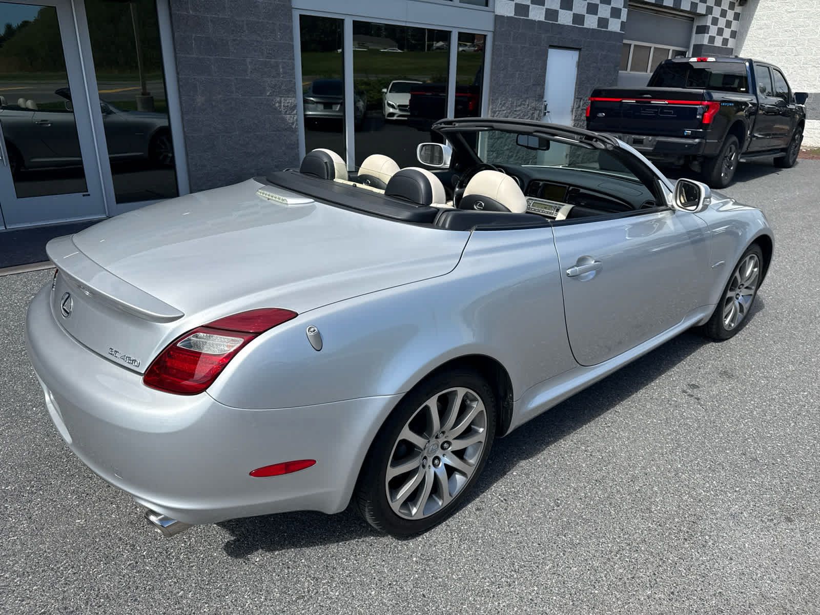 Used 2009 Lexus SC 430 Convertible RWD image 10