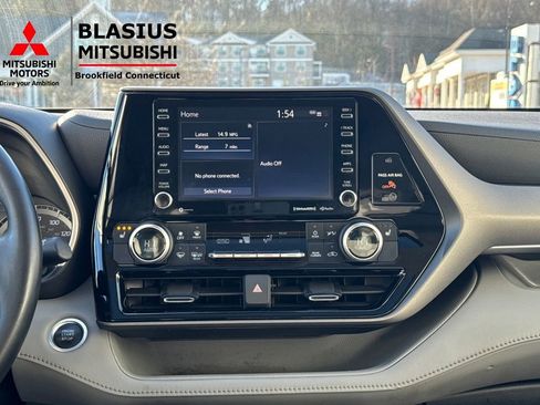 Used 2021 Toyota Highlander XLE image 26