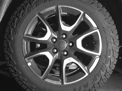 Used 2025 Jeep Compass Trailhawk image 14