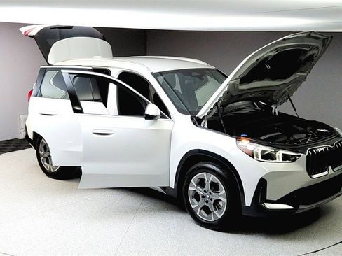 Used 2025 BMW X1 xDrive28i w/ Convenience Package image 9