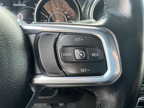 Used 2022 Jeep Wrangler Unlimited Sahara AWD/4WD image 22