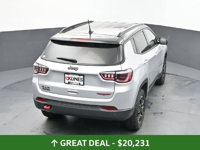 Used 2025 Jeep Compass Trailhawk AWD/4WD image 36