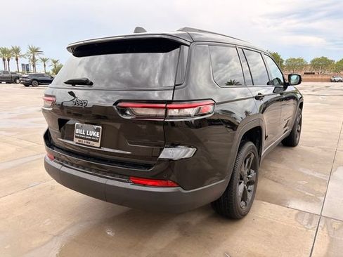 Used 2025 Jeep Grand Cherokee L Laredo RWD image 7