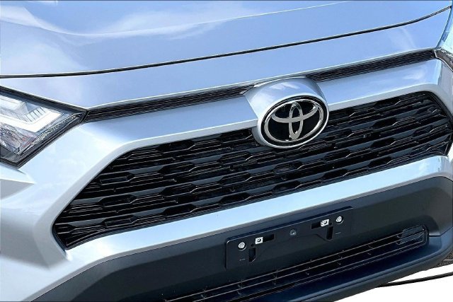 Used 2025 Toyota RAV4 LE AWD/4WD image 33