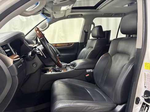 Used 2018 Lexus LX 570 4WD w/ Luxury Package image 14