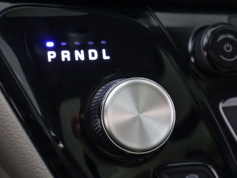 Used 2024 Chrysler Pacifica Limited FWD image 59