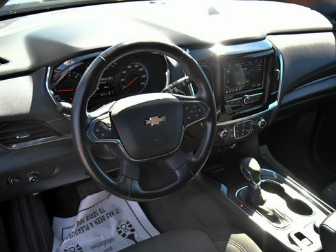 Used 2022 Chevrolet Traverse LT image 16