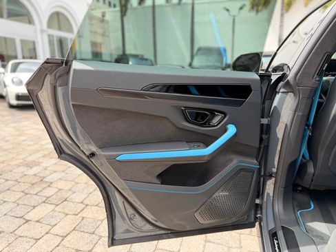 Used 2025 Lamborghini Urus SE image 53