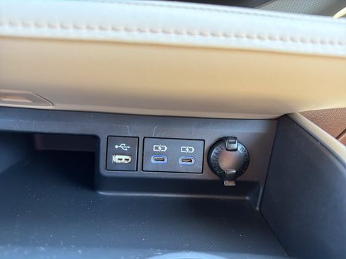 Used 2022 Toyota Highlander XLE AWD/4WD image 21