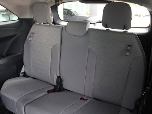 Used 2026 Toyota Sienna LE FWD image 8