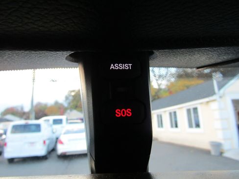 Used 2018 Jeep Wrangler Unlimited Sahara image 32