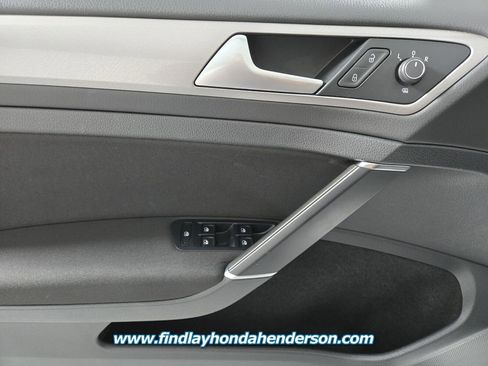 Used 2016 Volkswagen e-Golf SE image 15