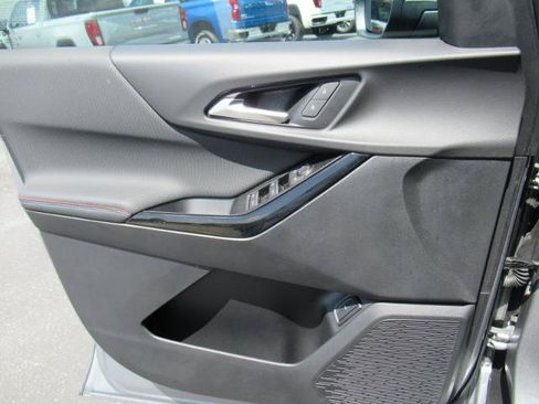 Used 2025 Chevrolet Equinox RS FWD image 18