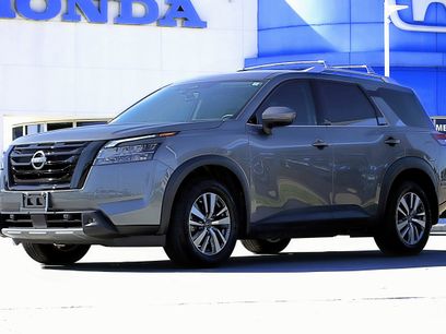 Used 2024 Nissan Pathfinder SL w/ Lighting Package (N92)