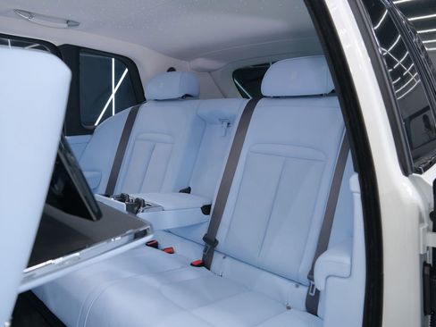 Used 2026 Rolls-Royce Cullinan AWD/4WD image 37