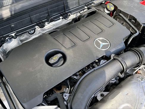 Used 2023 Mercedes-Benz GLB 250 w/ Premium Package image 29