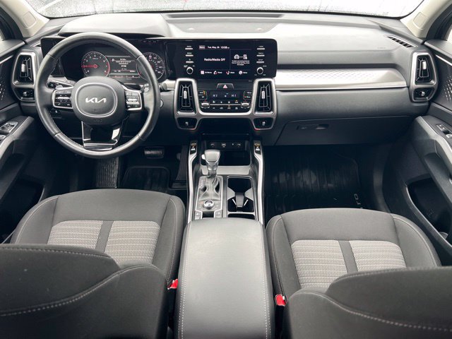 Used 2023 Kia Sorento AWD image 14
