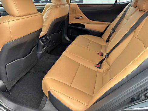 Used 2025 Lexus ES 350 w/ Premium Package FWD image 13
