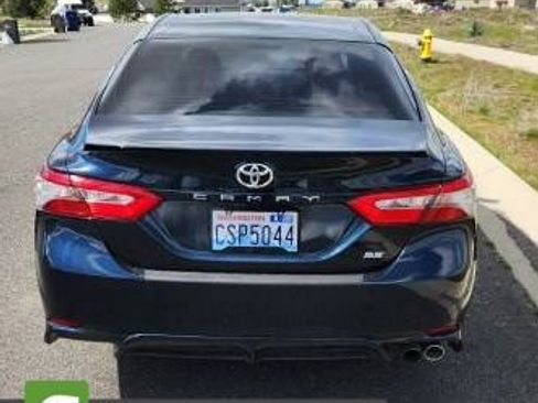 Used 2018 Toyota Camry SE w/ Moonroof Package FWD image 17