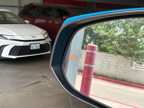 Used 2019 Toyota RAV4 XLE Premium FWD image 21