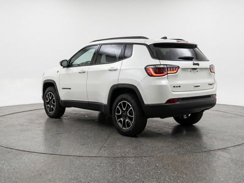 Used 2025 Jeep Compass Trailhawk AWD/4WD image 6
