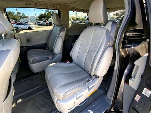 Used 2011 Toyota Sienna Limited image 20