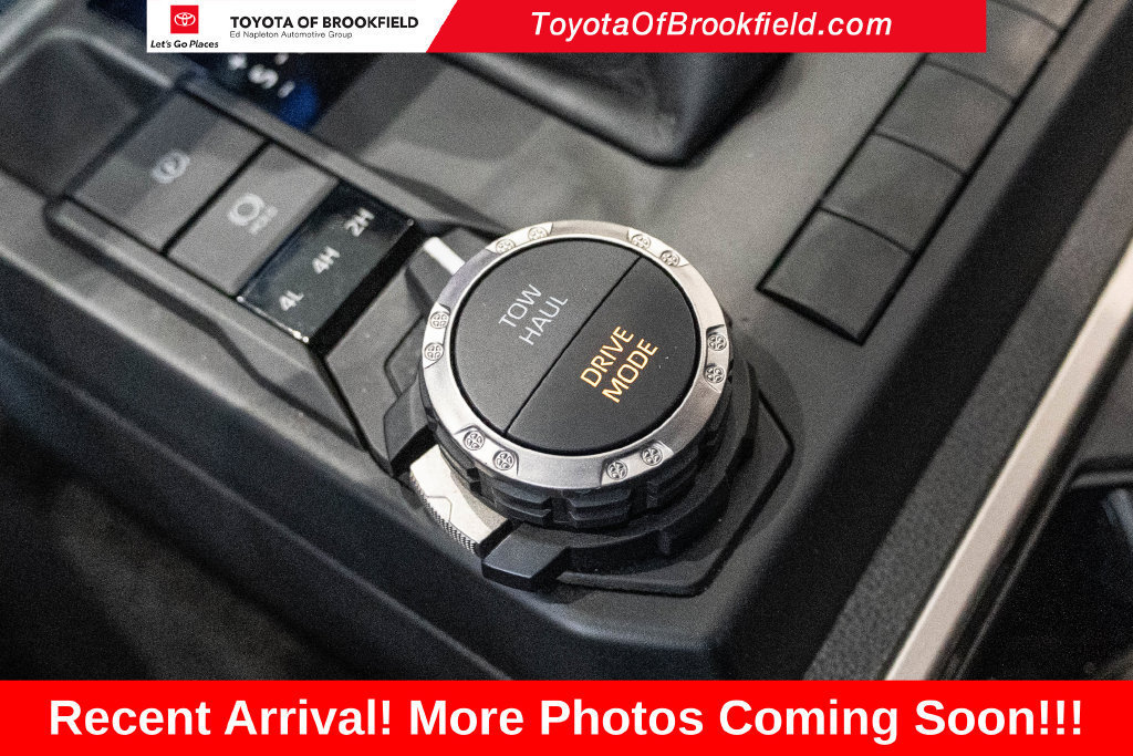 Used 2025 Toyota 4Runner SR5 AWD/4WD image 23