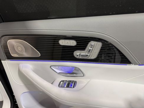 Used 2024 Mercedes-Benz Maybach GLS 600 4MATIC image 42