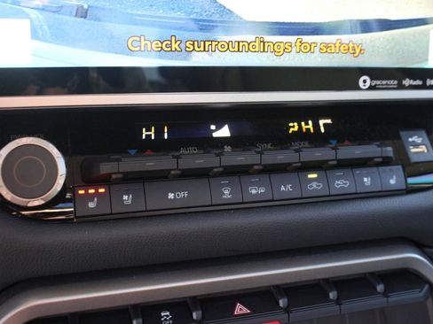 Used 2024 Toyota Tundra Limited image 28