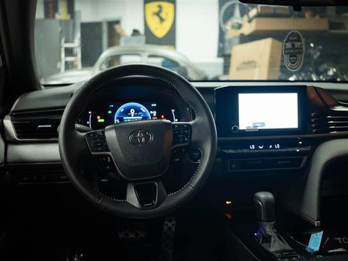 Used 2025 Toyota Camry SE image 18