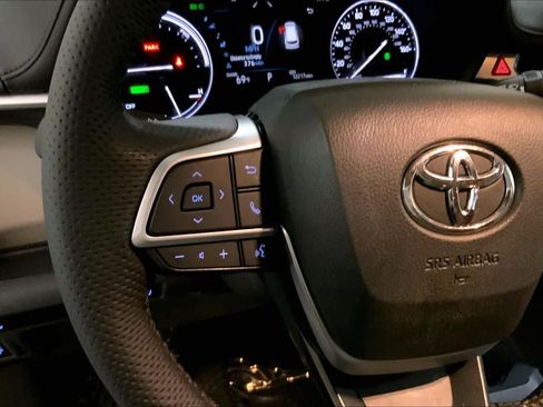 Used 2024 Toyota Sienna Limited AWD/4WD image 23