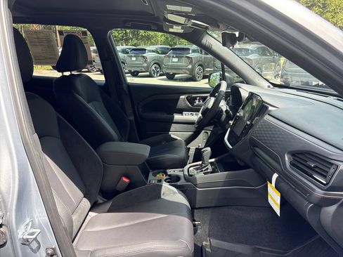Used 2025 Subaru Forester Touring w/ Popular Package - Touring AWD/4WD image 37