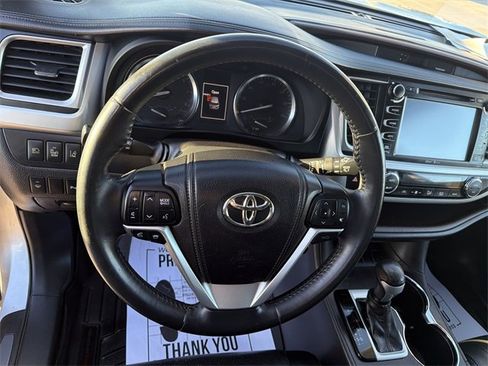 Used 2014 Toyota Highlander Limited image 16
