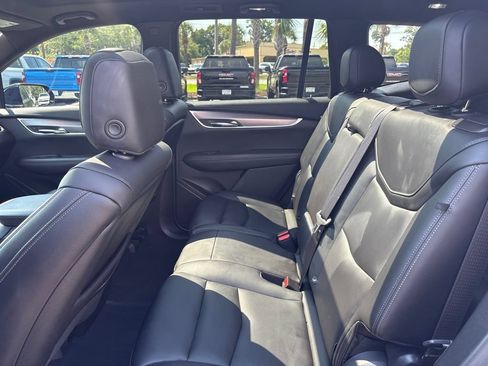 Used 2022 Cadillac XT6 Luxury FWD image 28