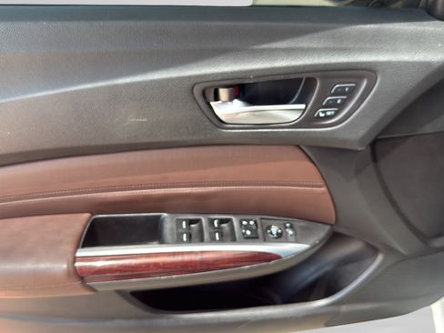 Used 2017 Acura TLX FWD image 11
