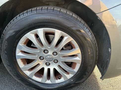 Used 2012 Toyota Sienna XLE image 28